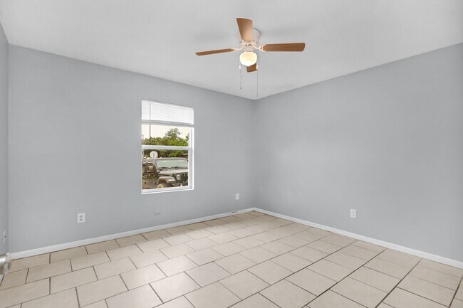 Building Photo - 3353 Greenbriar Circle, Unit B