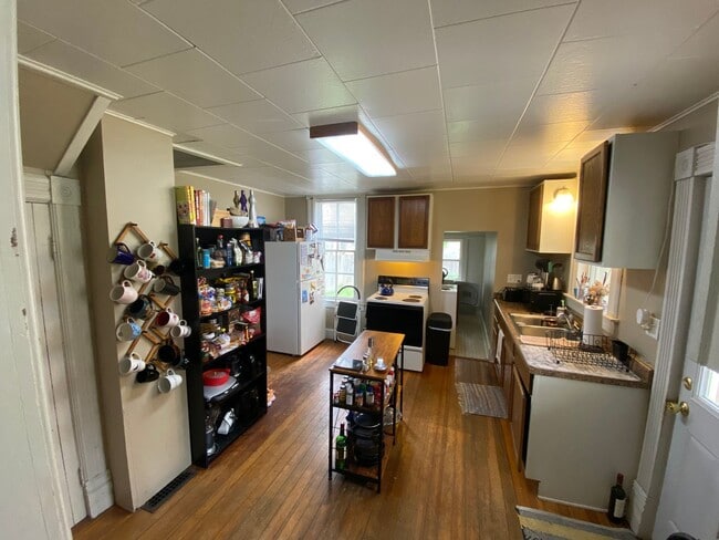 Building Photo - 3 Bedroom 1 Bath House - Close to Downtown Iowa City