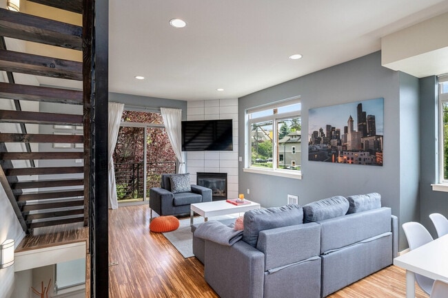 Building Photo - 1308 E Marion St