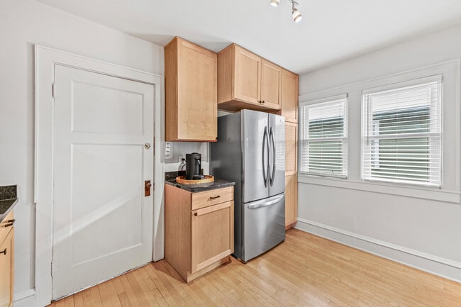 Building Photo - 4518 N Woodburn St