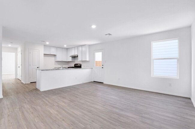 Building Photo - ***APPLICATION CURRENTLY UNDER REVIEW***MO...