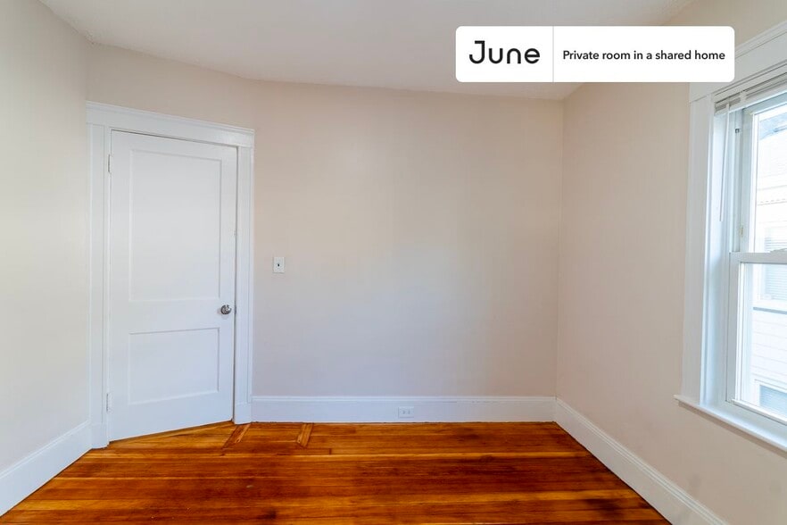 Building Photo - Room in Shared 6 bed/2 bath home