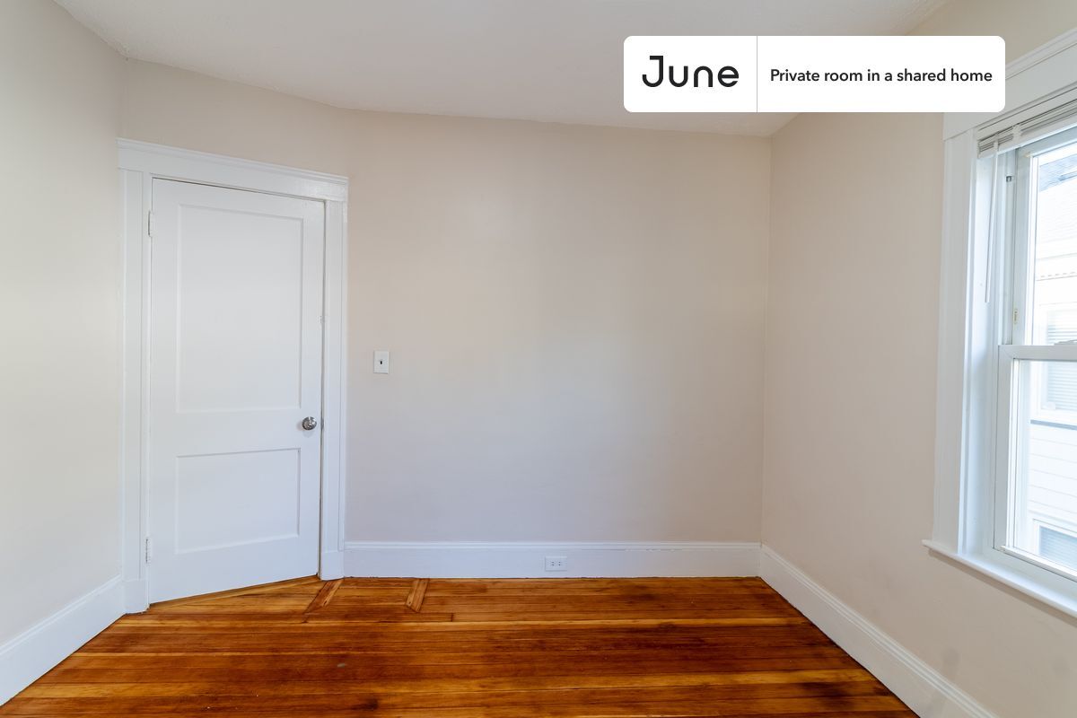 Building Photo - Room in Shared 6 bed/2 bath home in Allston