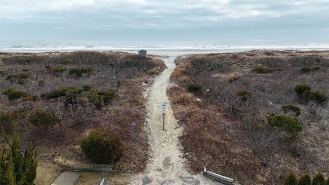 Building Photo - 404 21st St S