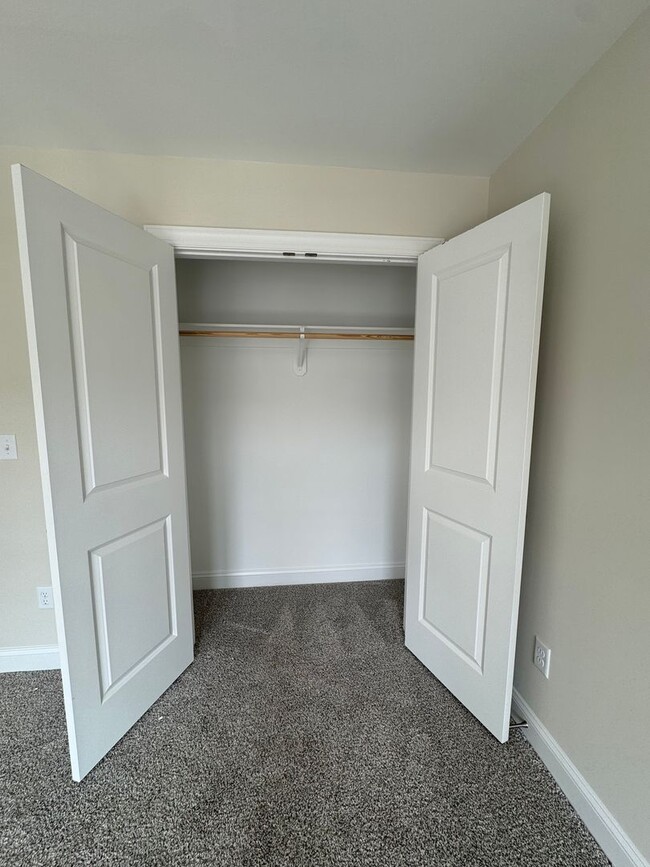 Building Photo - Stunning Townhome in Sneads Ferry