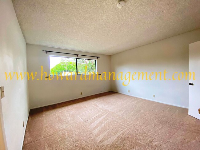 Building Photo - Spacious Townhouse condo with central A/C,...