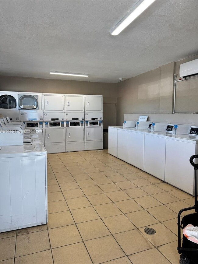 Building Photo - 1800 Sans Souci Blvd