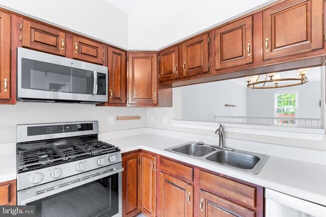 Building Photo - 18612 Clovercrest Cir