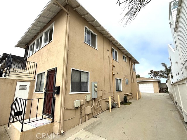 Building Photo - 714 Loma Dr