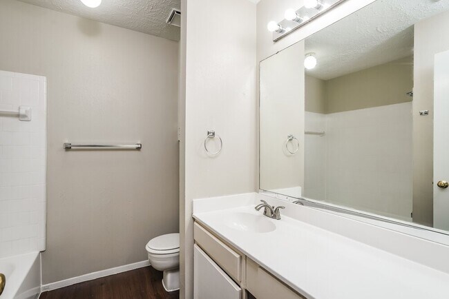 Building Photo - 21035 Rivershadows Ln