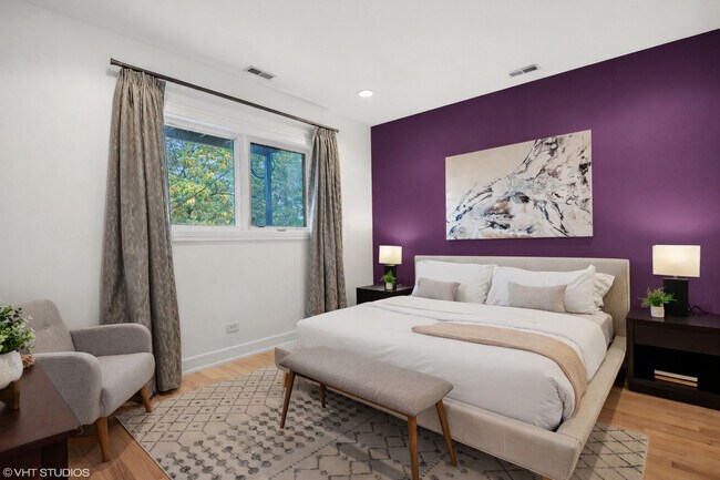 Building Photo - 1021 N Hermitage Ave