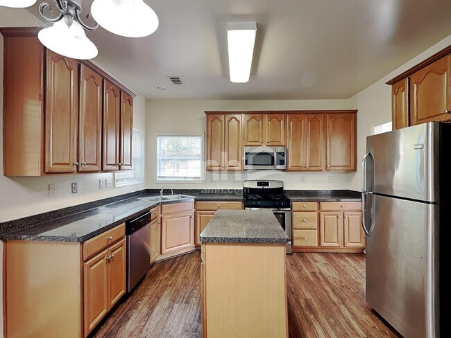 Building Photo - 383 Vine Mountain Way