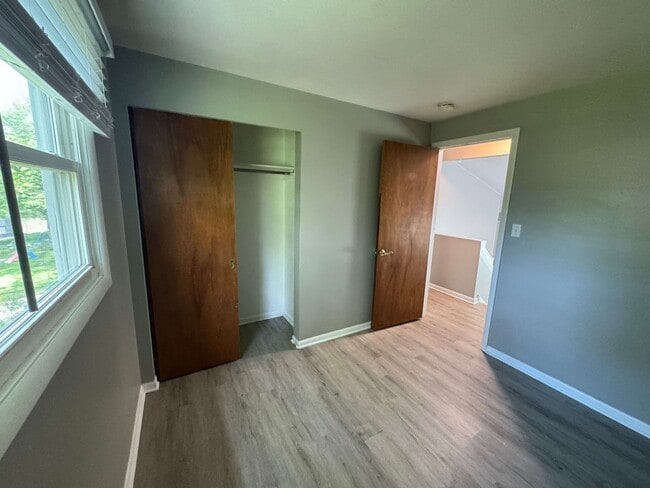 Building Photo - Two Bedroom Duplex with Heat Included! Nea...