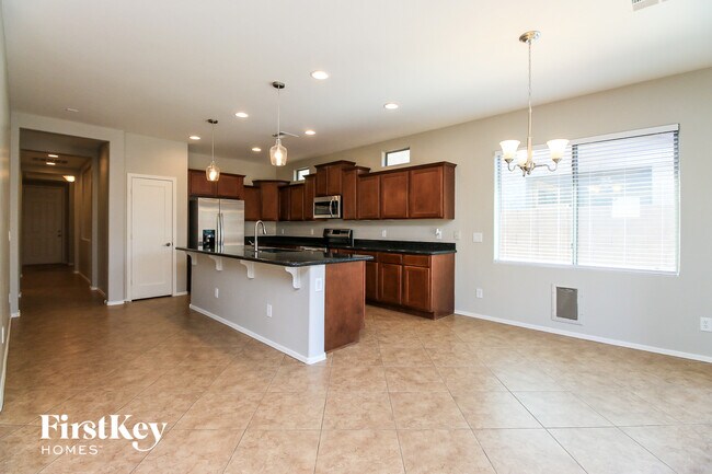 Building Photo - 4946 E Del Rio Dr