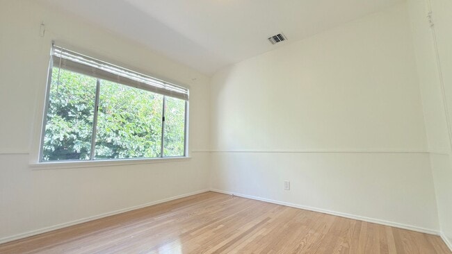 Building Photo - Spacious 4-Bedroom + Bonus Room Home with ...