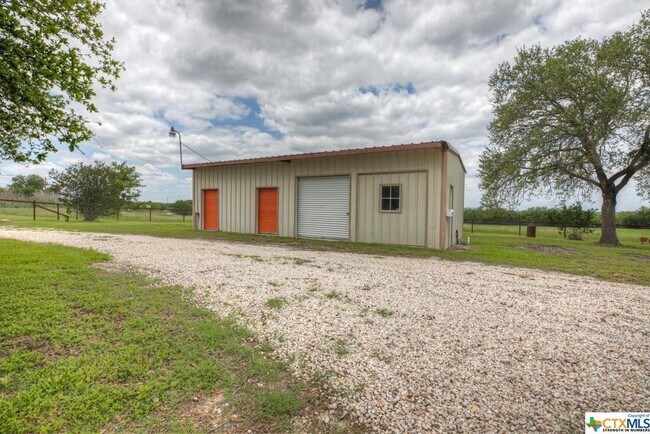 Building Photo - 10185 FM1101