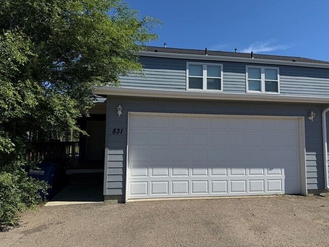 Building Photo - Beautiful, updated Townhome