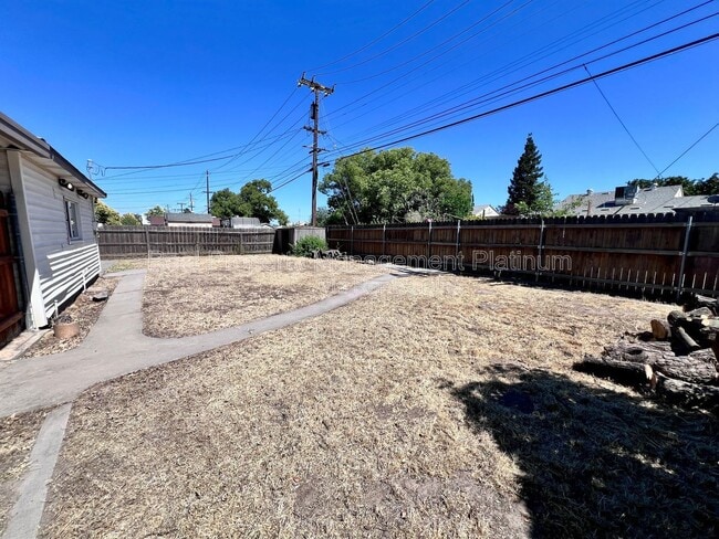 Building Photo - 645 W Andrews Ave