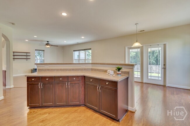Building Photo - 127 Magnolia Dr