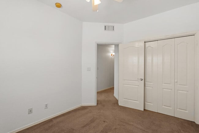 Building Photo - 561 Green Village Ct