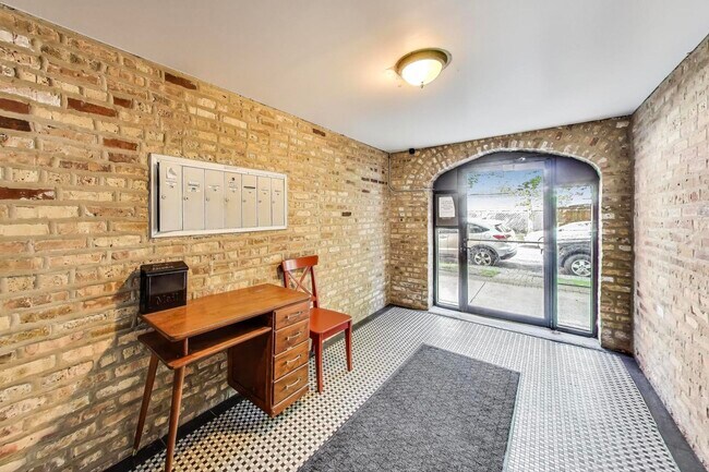 Building Photo - 2745 W Le Moyne St