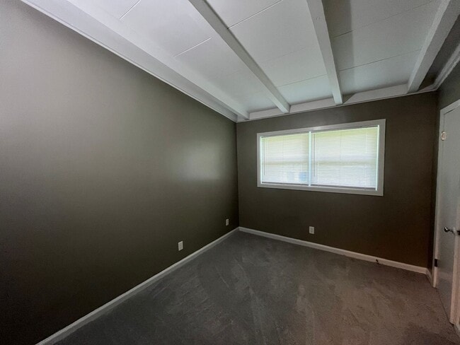 Building Photo - 2503 Broadmoor Dr