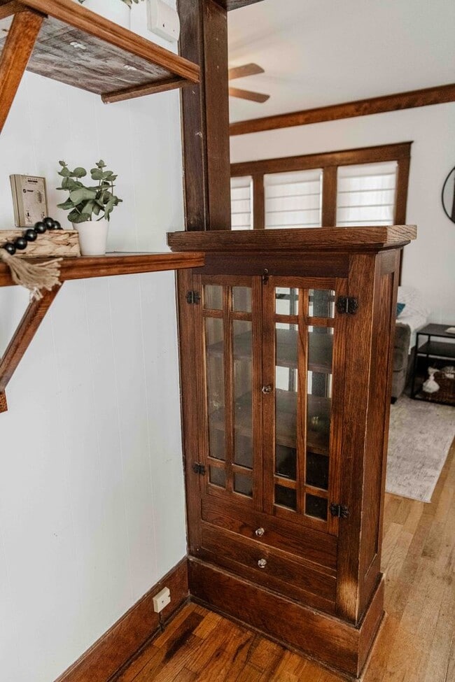 Building Photo - Charming 3 Bedroom Home with Hardwood Floo...