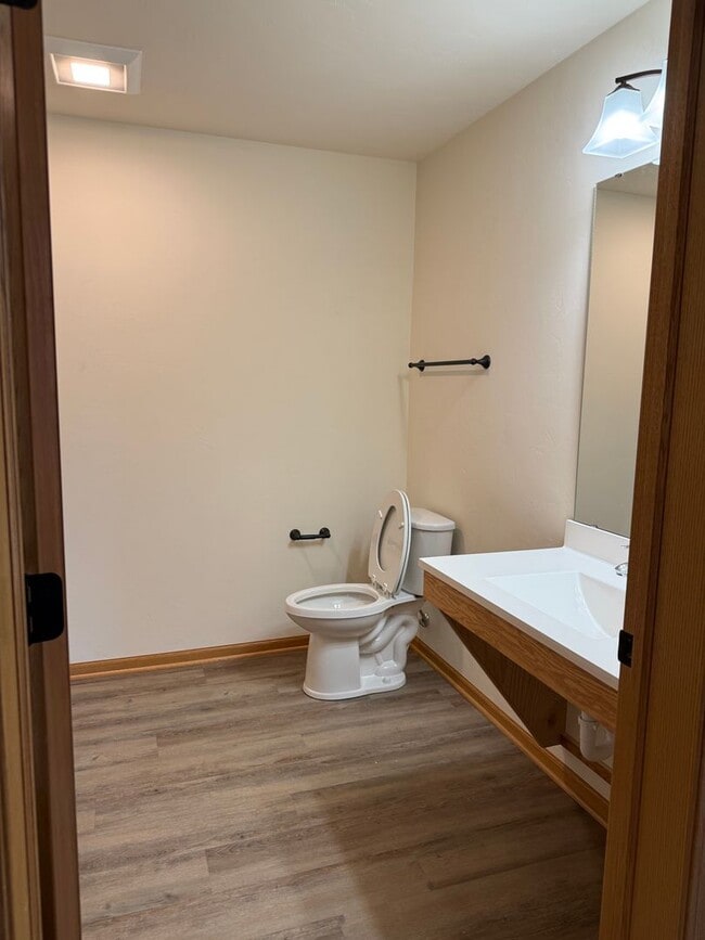 Building Photo - 542