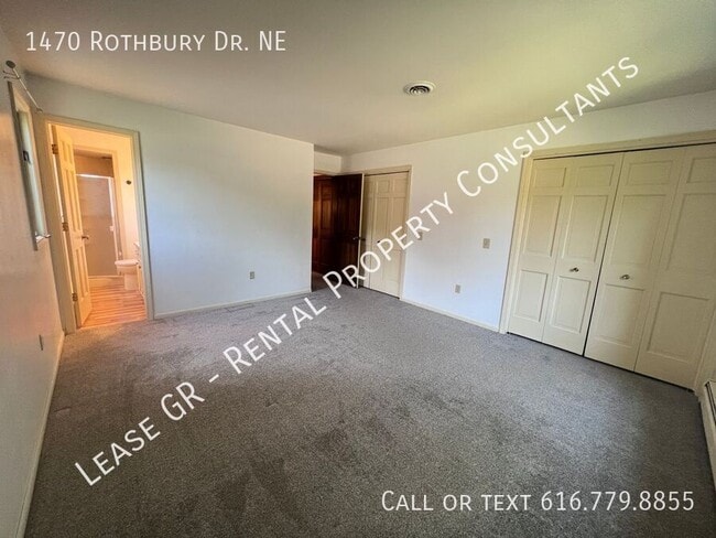 Building Photo - Large Three Bedroom Home!