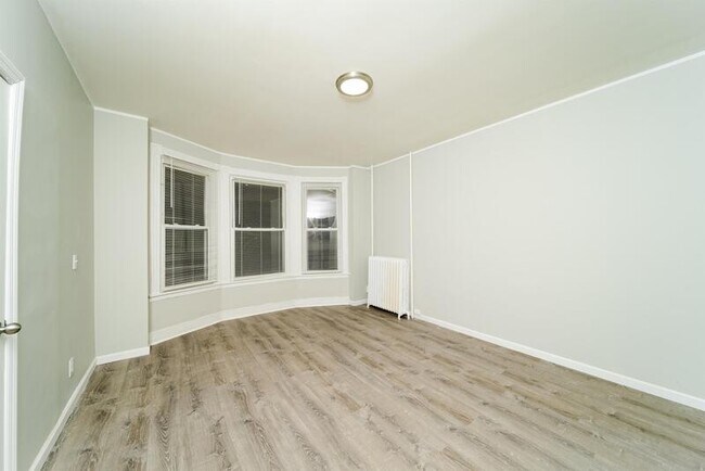 Building Photo - 139 N Pine Ave