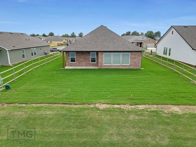 Building Photo - New Listing! Enclave at Parker Village!