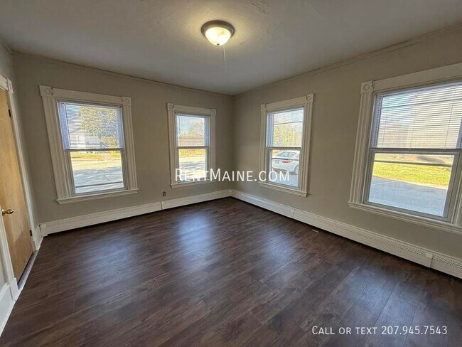 Building Photo - 600 S Main St