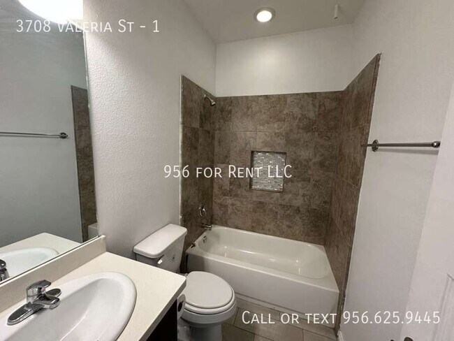 Building Photo - 3708 Valeria St