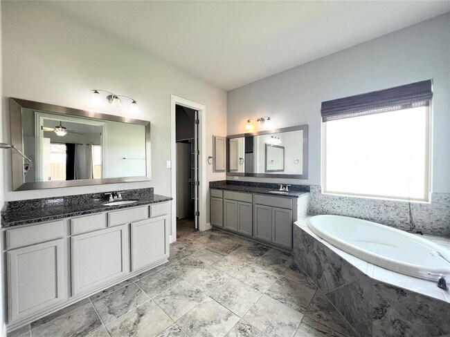 Building Photo - 2700 Hudson Ln