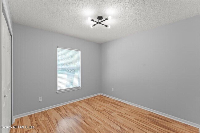 Building Photo - 1333 Lindseys Xing Dr