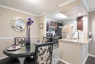 Building Photo - Parkway at Hunters Creek