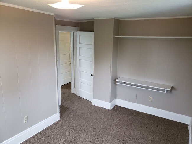 Building Photo - $599 Security Deposit Special for Lease!