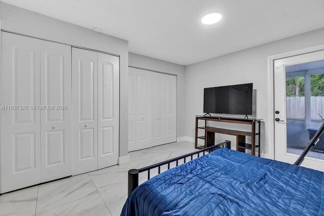 Building Photo - 6470 SW 27th St