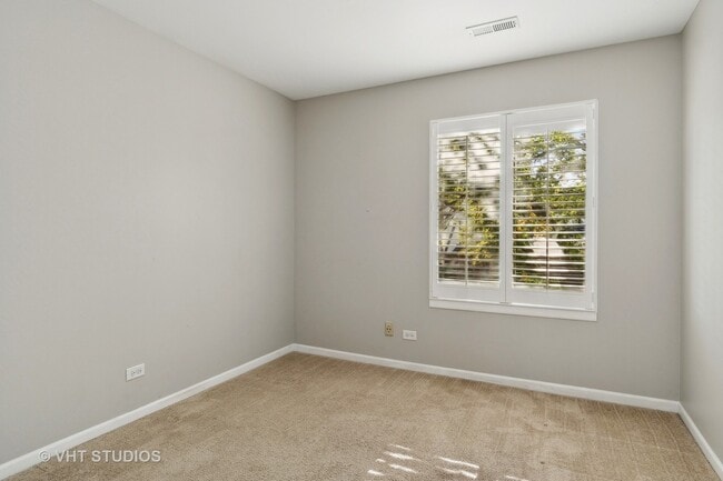 Building Photo - 375 Springlake Ln