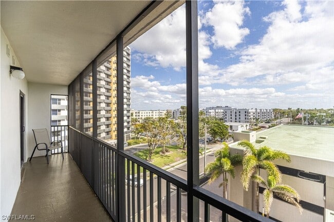 Building Photo - Pointe Royale