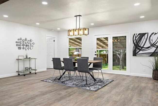 Building Photo - 6910 Rufus Dr