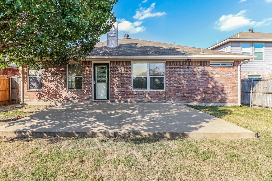 Building Photo - 5528 Spring Ridge Dr