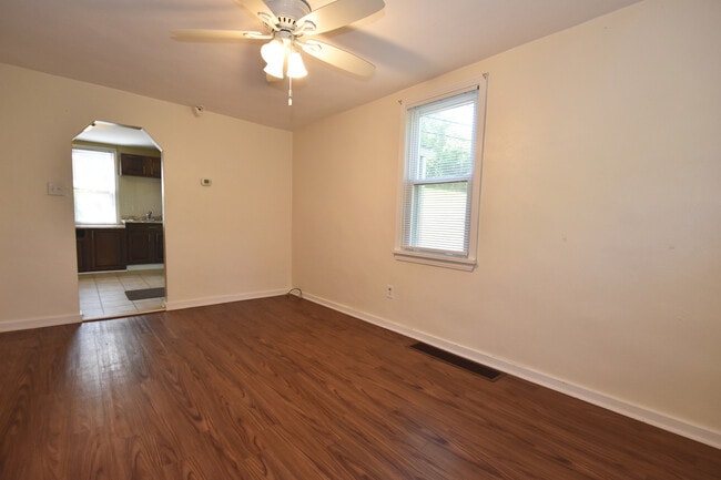 Living Room - 1021 Joseph St