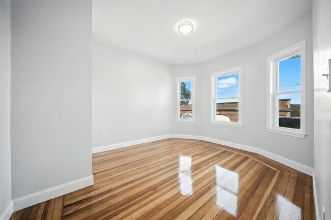 Building Photo - 155 Wellington Hill St