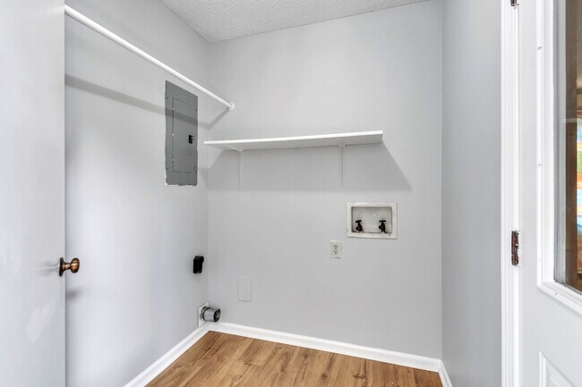 Building Photo - 204 Hattie Rd