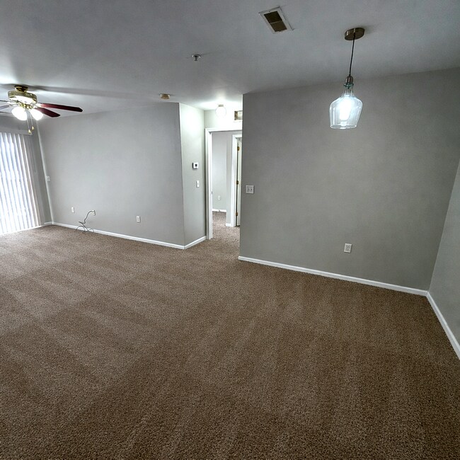 Building Photo - 2 Bedroom, 2 Bathroom Condo with Attached Garage, Private Patio, Clubhouse, Pool, Close to Expres...