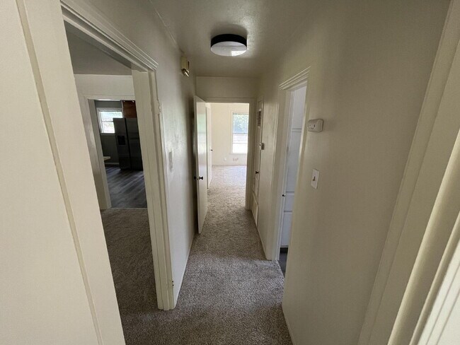 Building Photo - 3920 Maple Ave