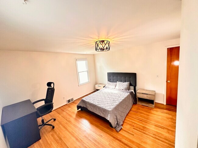 Building Photo - 73 Manning Rd