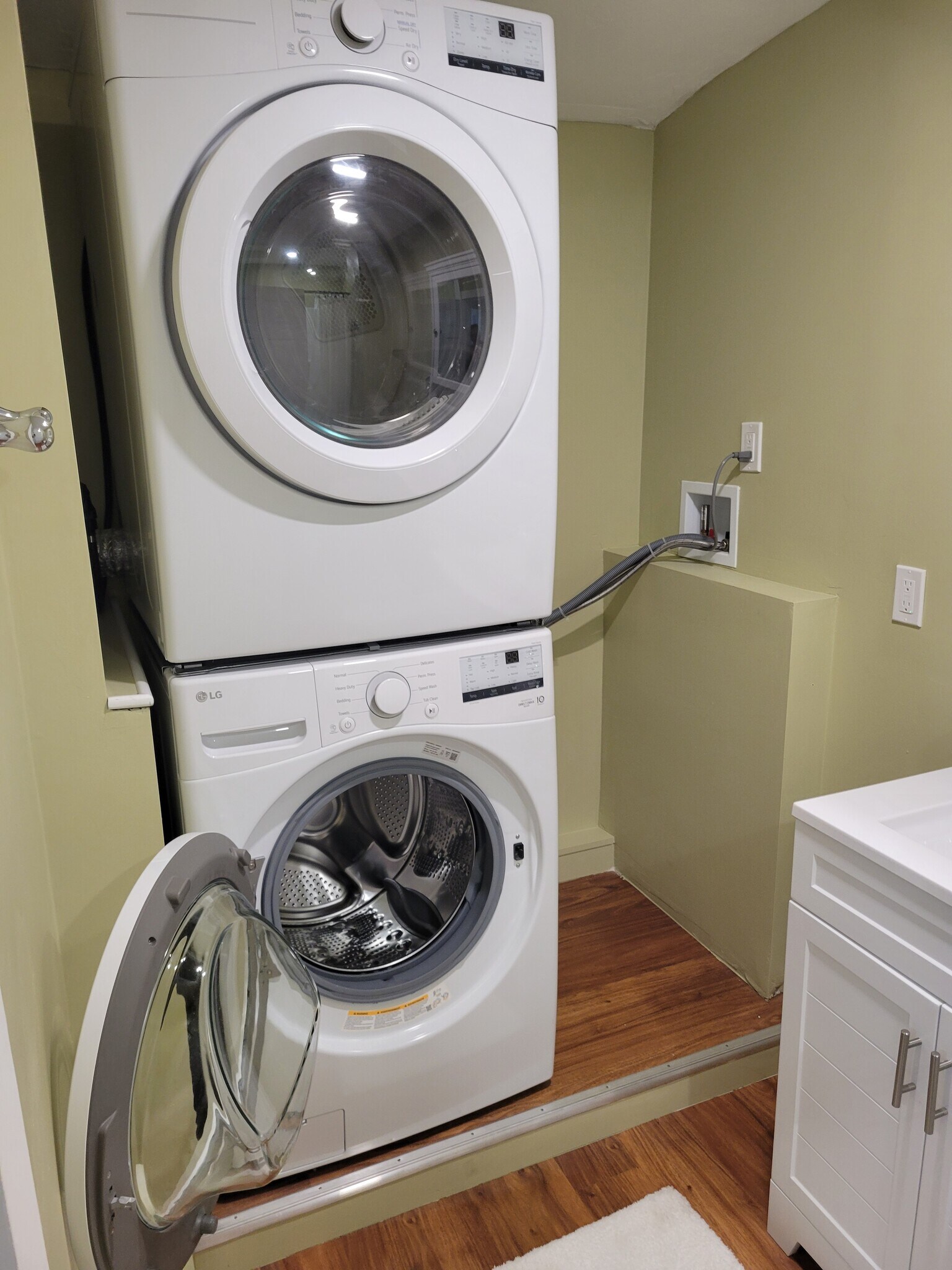 Building Photo - 28 Graham St