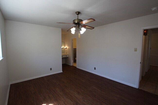 Building Photo - Coming Soon! 3/2/2 in Tyler!